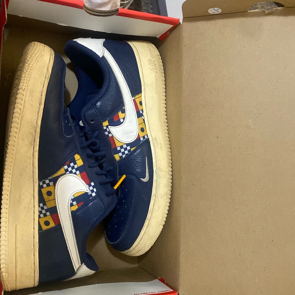 AF1